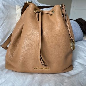 Michael Kors Jules Large Drawstring Shoulder Bag